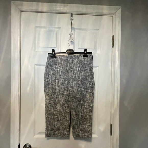 Never worn - rw&co pencil skirt w/ slits - Picture 2 of 4